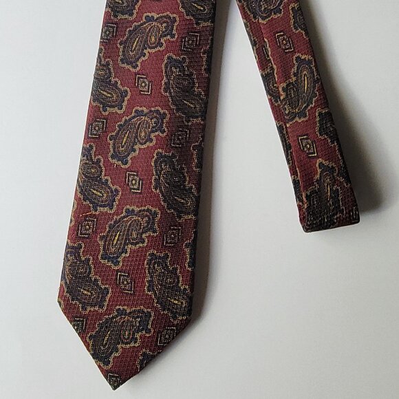 CHANEL Men's Vintage Tie 100% Silk Made in Italy Burgundy with Paisley pattern - Picture 6 of 6